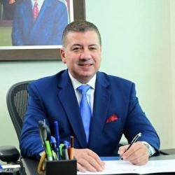 César A. Fernández F.